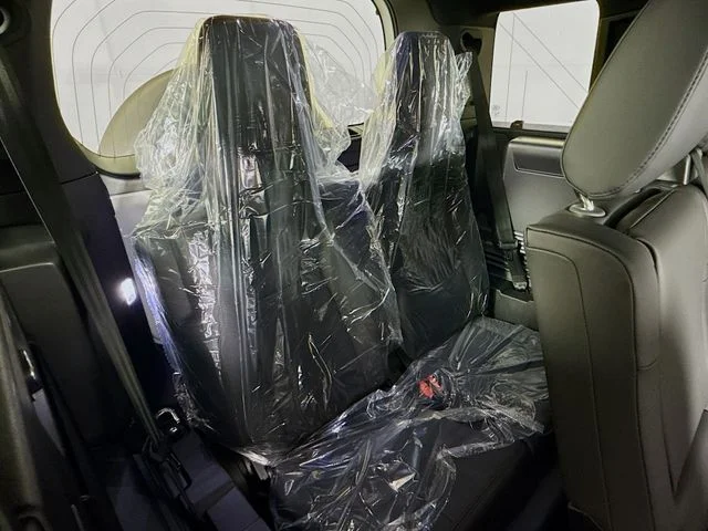 Used 2025 White Land Rover S image 29