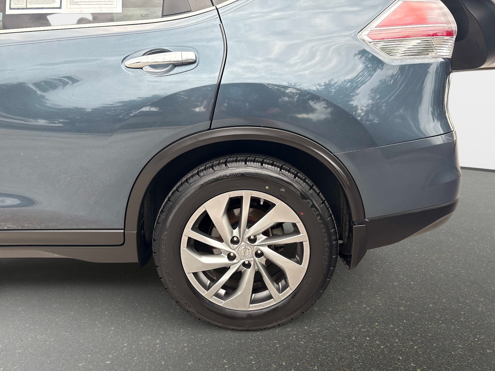 Used 2014 Graphite Blue Nissan SL image 10