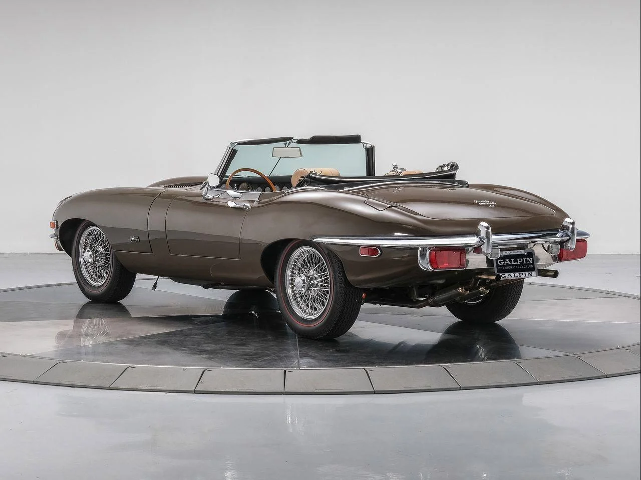 Used 1971  Jaguar Series II image 11