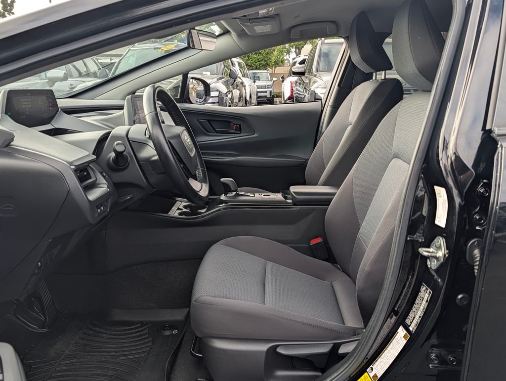 2024 Toyota Prius LE - Photo 11