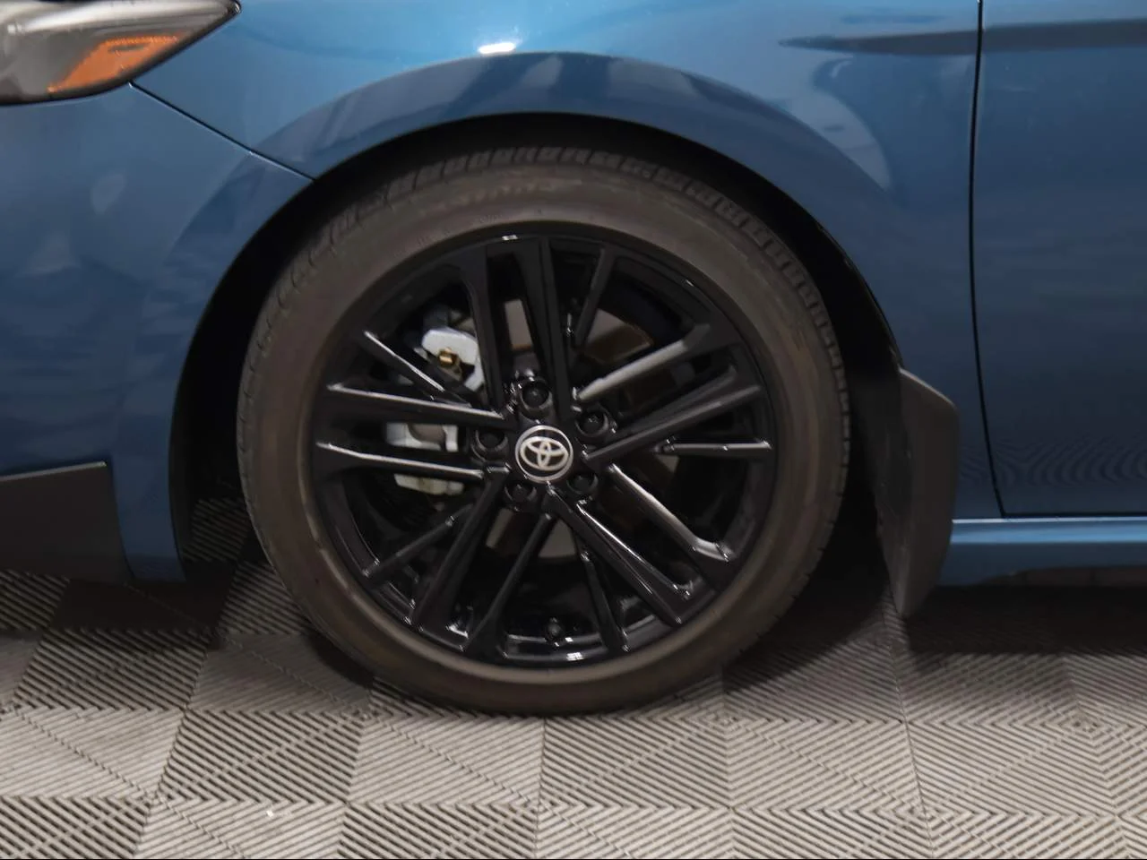 Used 2025 Ocean Gem Toyota SE image 6