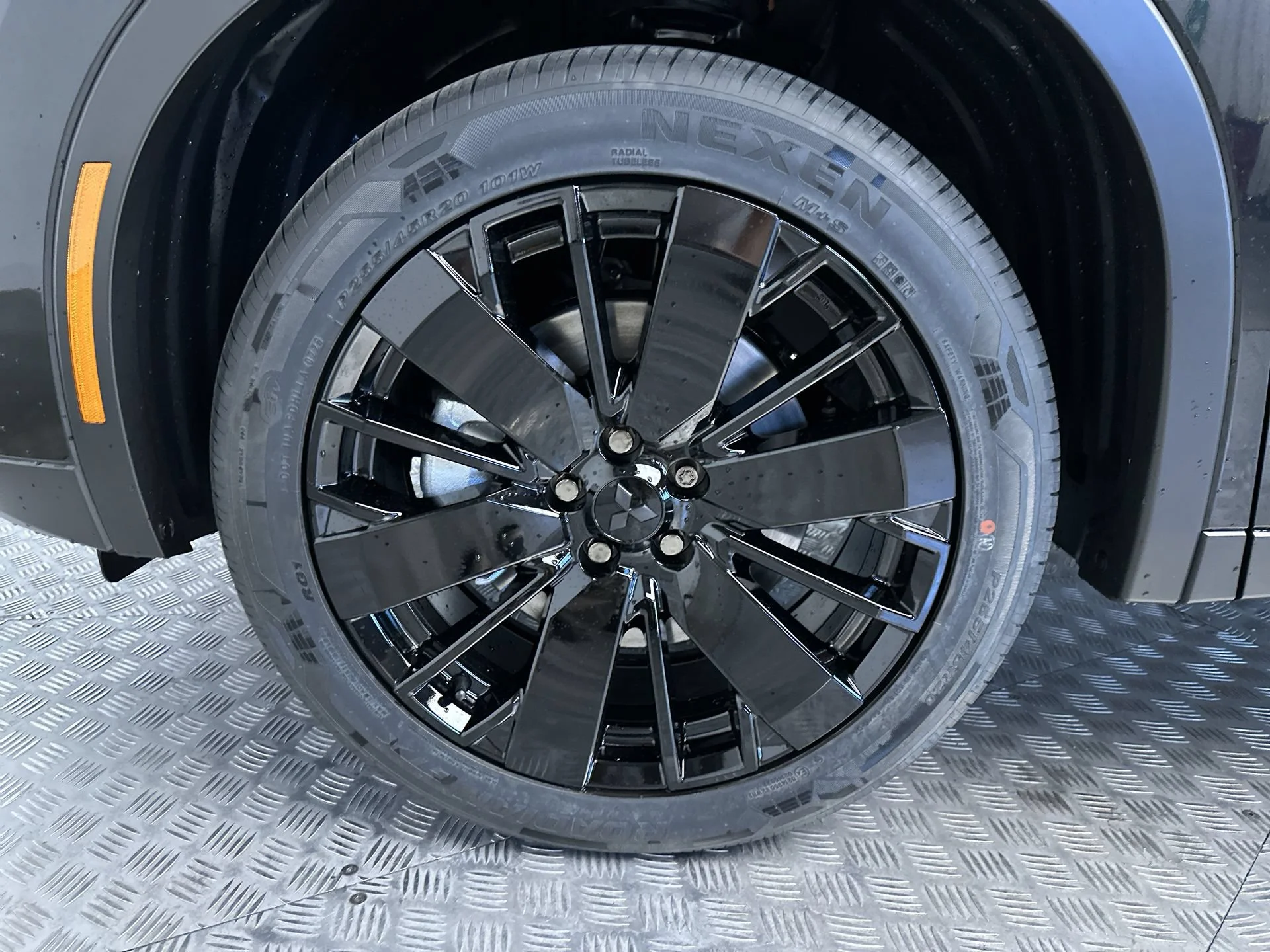 New 2026 Black Diamond Mitsubishi LE image 26