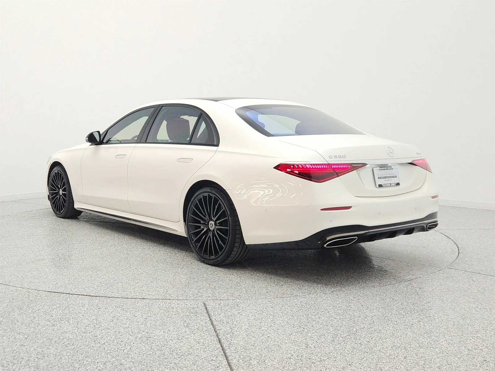 Certified Used 2023 MANUFAKTUR Diamond White Mercedes-Benz S 580 4MATIC® Sedan image 7