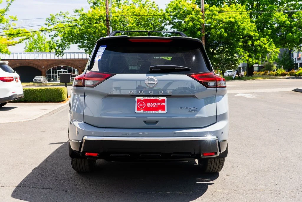 New 2026 Boulder Gray Pearl / Super Black Two-tone Nissan Platinum image 5