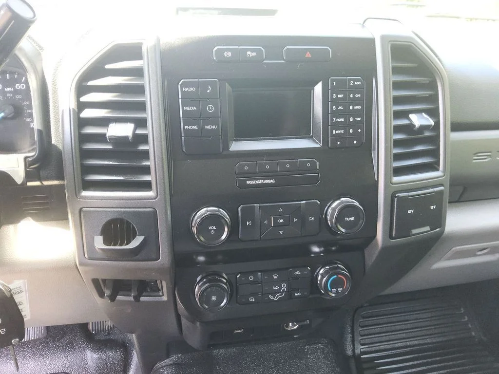 Used 2019 White Ford XL image 11