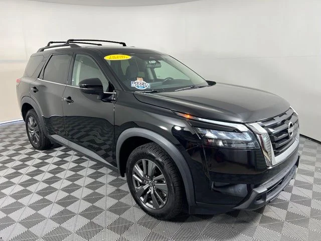 2023 Nissan Pathfinder SV
