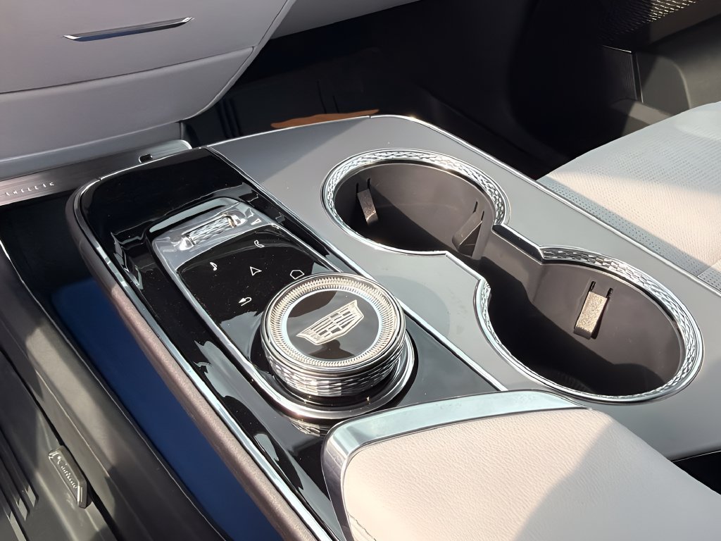 2027 Cadillac LYRIQ Luxury - Photo 16