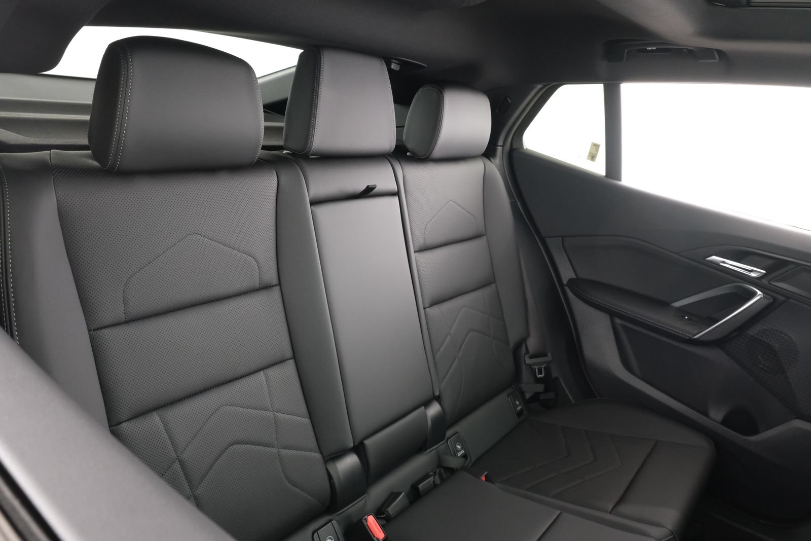 New 2026 Jet Black BMW xDrive28i image 37