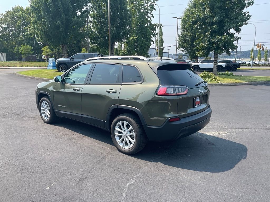 Used 2021 Green Jeep Latitude image 3