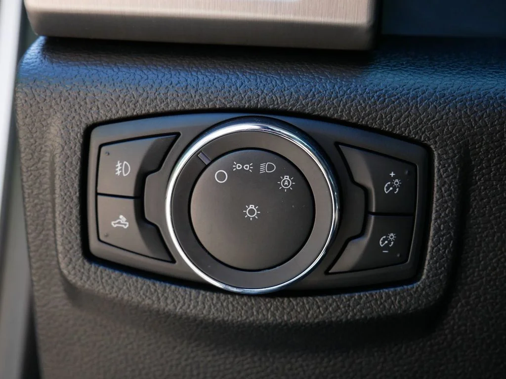 Used 2015 White Ford Platinum image 18