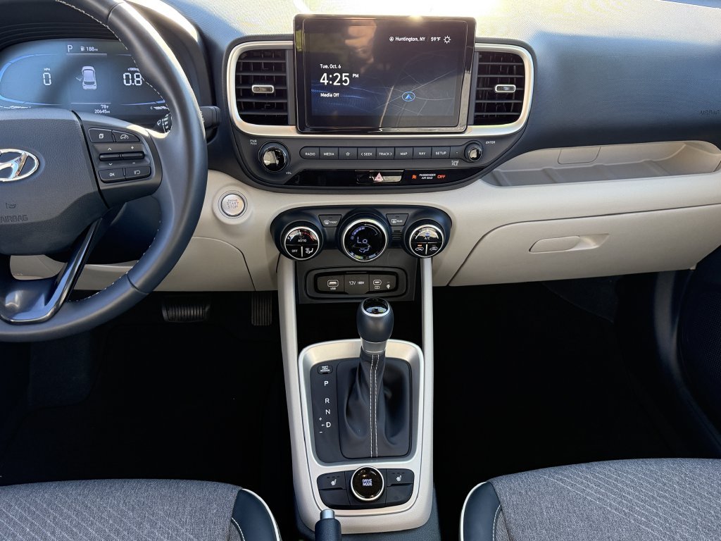 Used 2023 White Hyundai Limited image 16