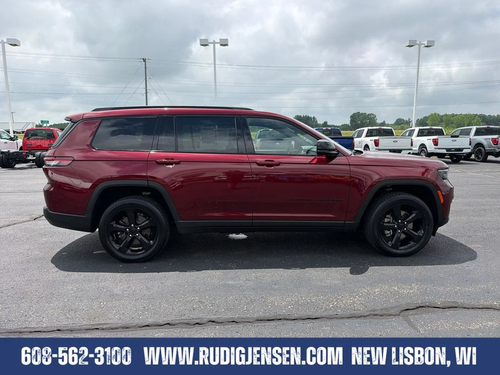 Used 2023 Velvet Red Pearlcoat Jeep Altitude image 6