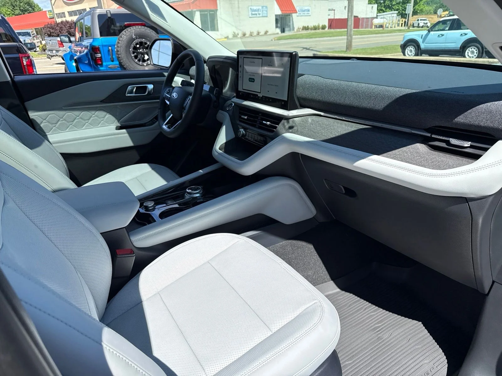 New 2026 Agate Black Metallic Ford Platinum™ image 40