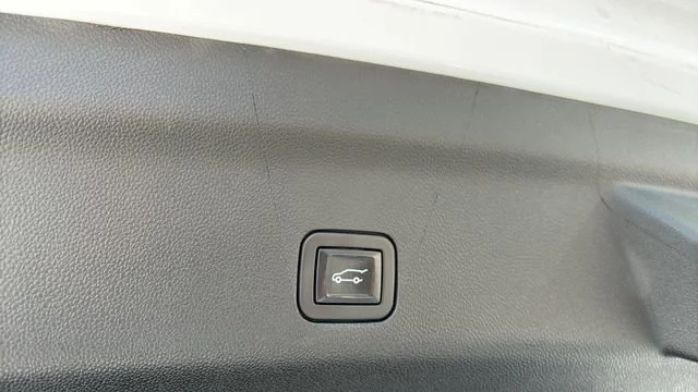 Used 2023 Summit White Chevrolet Z71 image 36