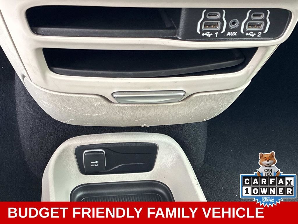 Used 2023 Silver Chrysler LX image 33
