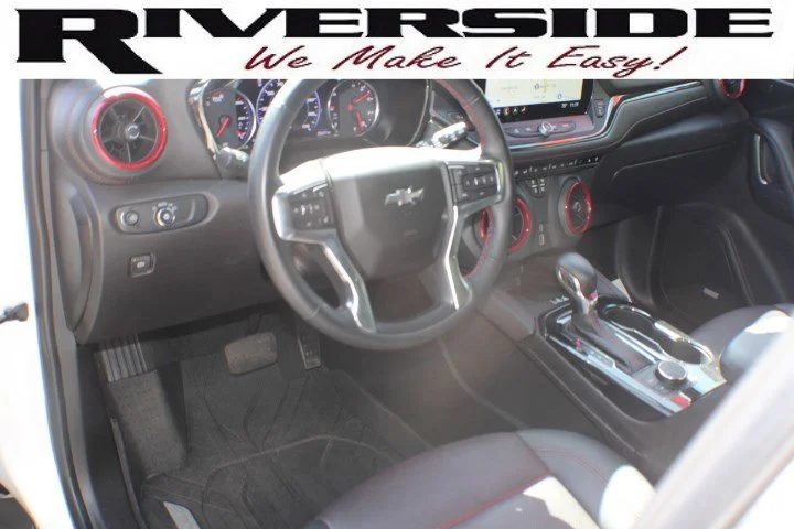Used 2023 Iridescent Pearl Tricoat Chevrolet RS image 8