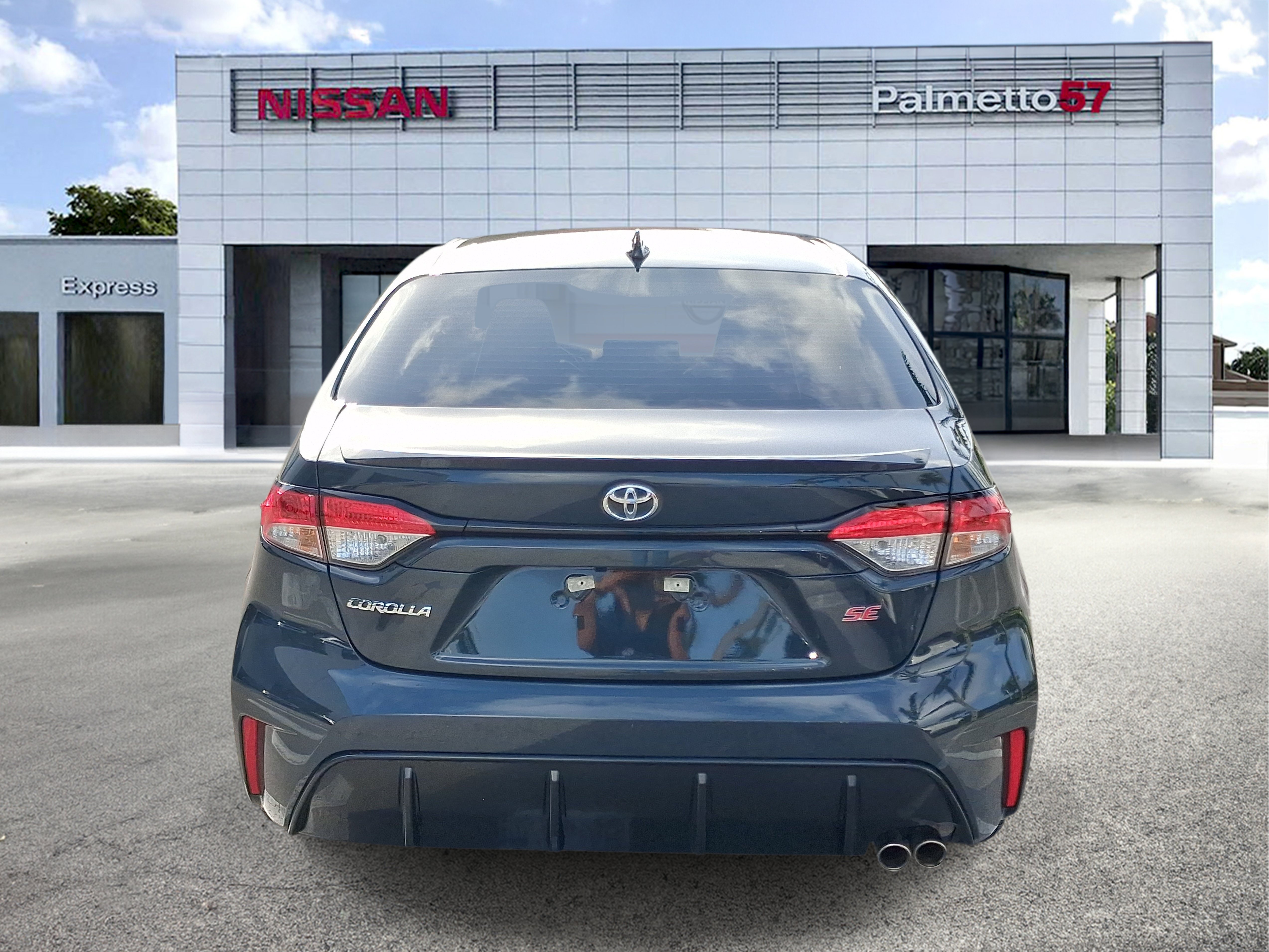Used 2026  Toyota SE image 5