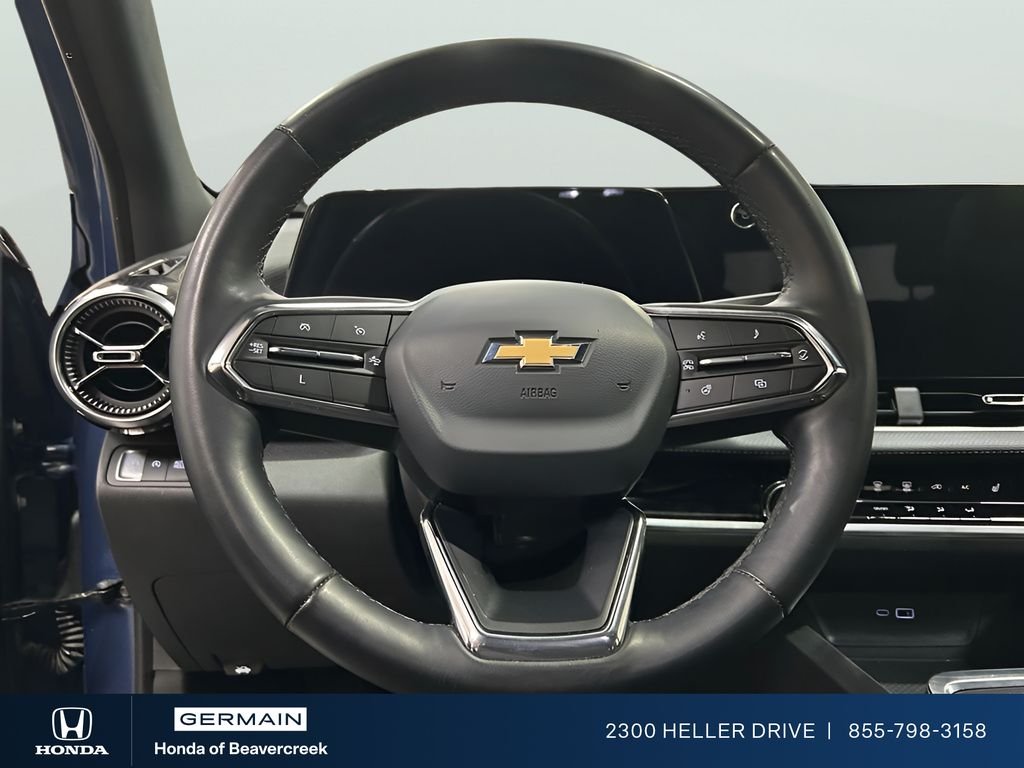Used 2025 Lakeshore Blue Metallic Chevrolet LT image 12