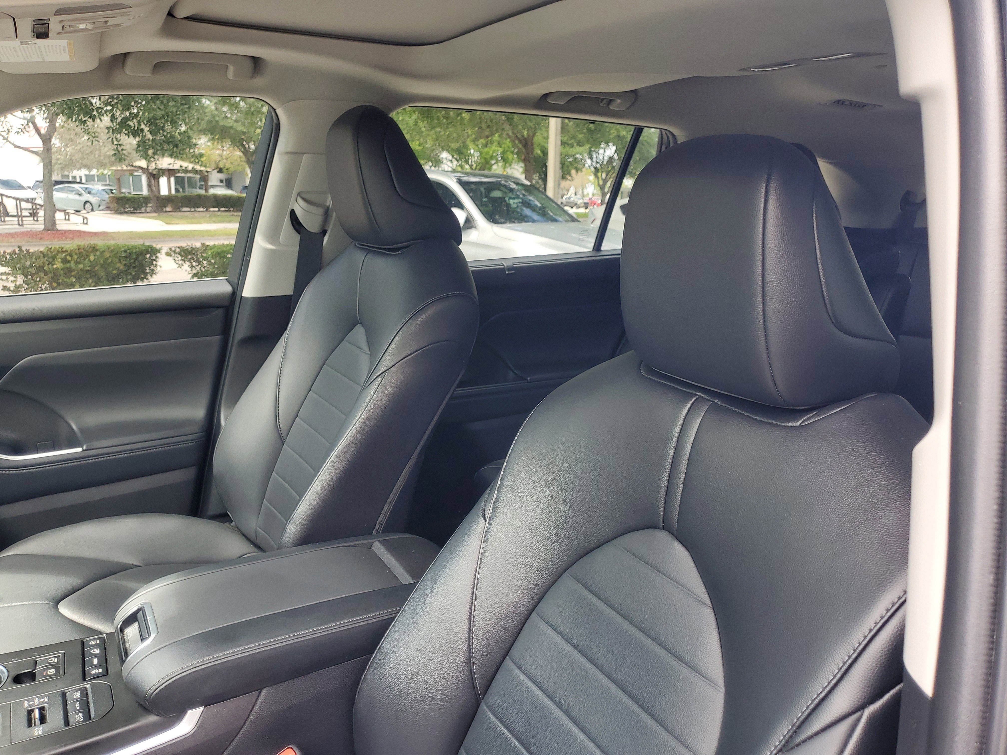 Used 2022 Midnight Black Metallic Toyota XLE image 19