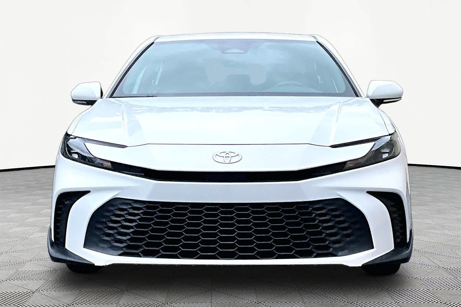 Used 2025 Ice Cap Toyota SE image 4
