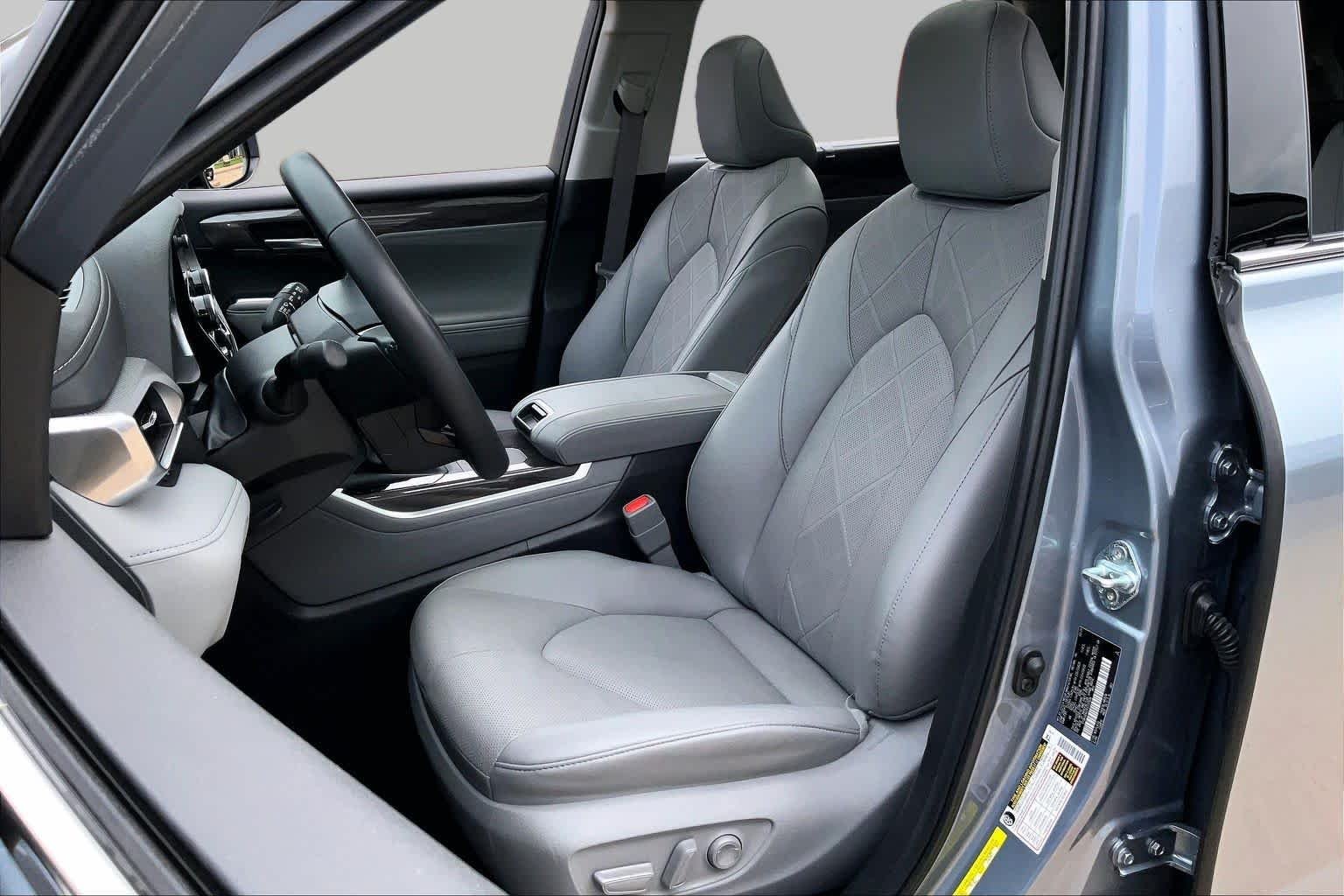 Used 2024 Moon Dust Toyota Platinum image 7
