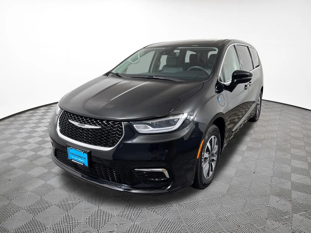 2024 Chrysler Pacifica PHEV