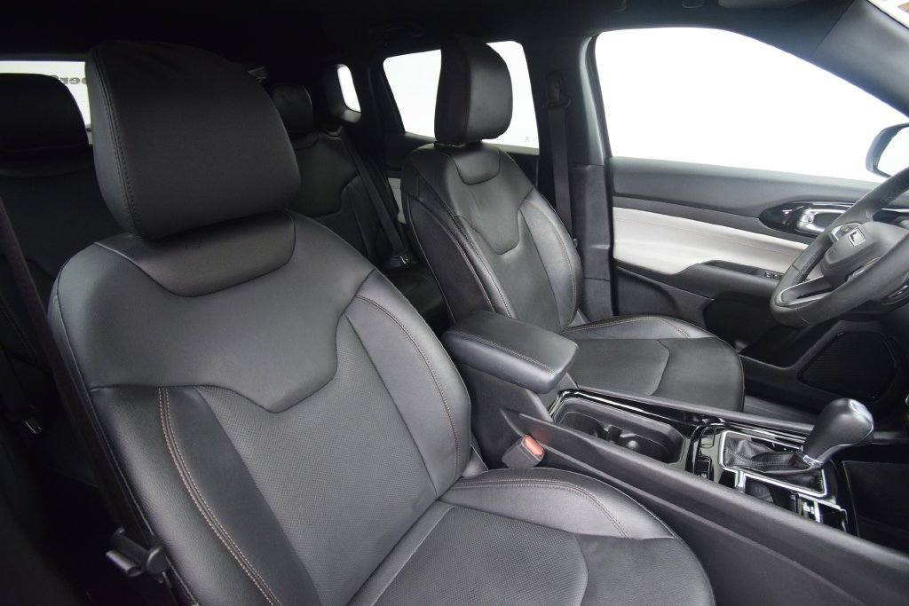 Used 2023 Granite Crystal Metallic Clearcoat Jeep Limited image 14