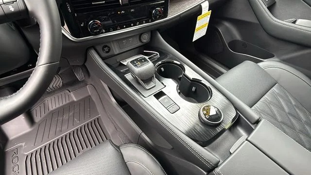 2026 Nissan Rogue Platinum - Photo 13