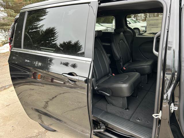 2026 Chrysler Pacifica Select - Photo 20