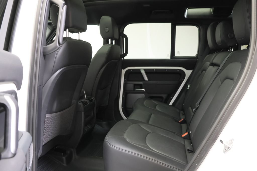 Used 2023 Fuji White Land Rover X-Dynamic SE image 34