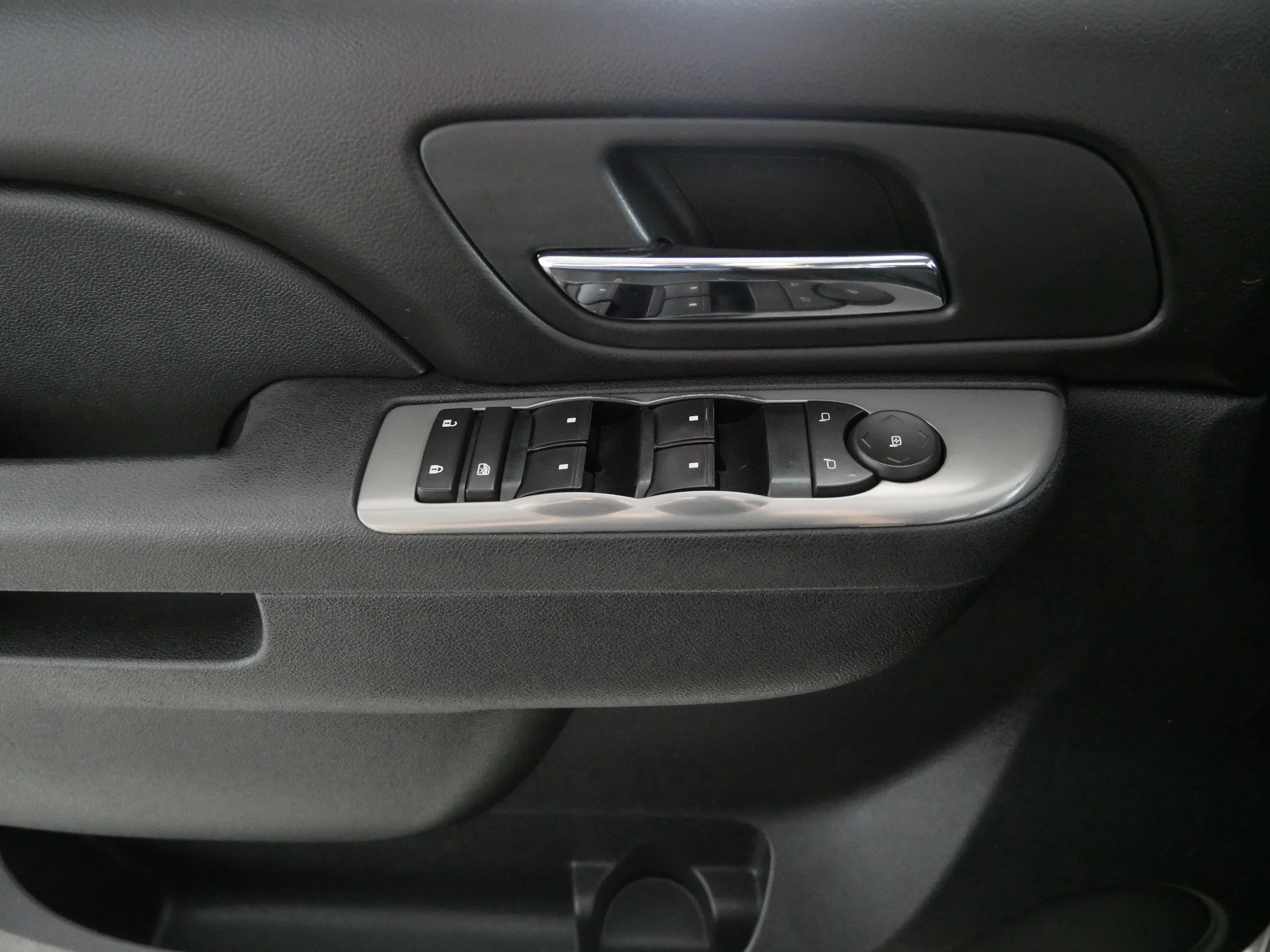 Used 2011 Mocha Steel Metallic Chevrolet LT image 19
