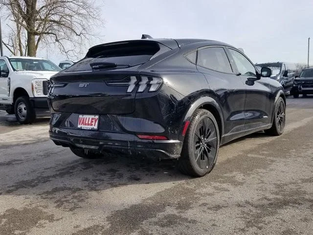 2025 Ford Mustang Mach-E GT - Photo 31