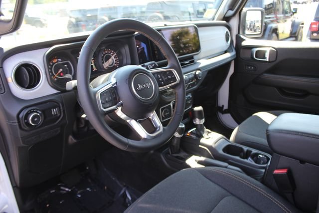 Used 2025 White Jeep Sahara image 3