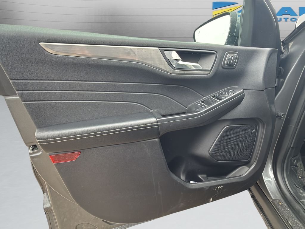 2022 Ford Escape Titanium - Photo 11