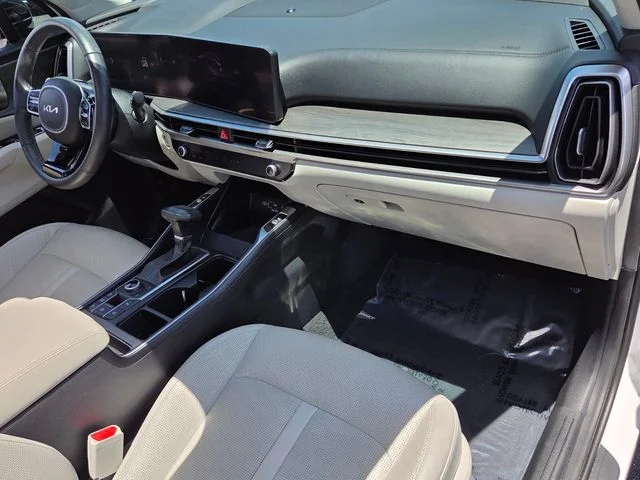 Used 2024 White Pearl Kia X-Line EX image 17