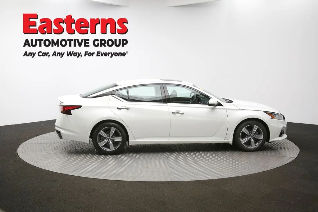 Used 2022 White Nissan 2.5 SL image 43