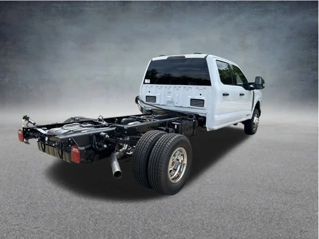 New 2026 Oxford White Ford F-350® XLT image 9