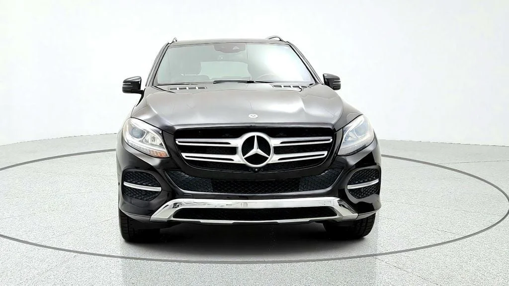 Used 2019 Black Mercedes-Benz GLE 400 4MATIC® SUV w/ Premium 1 & Parking Assist Pkgs image 2