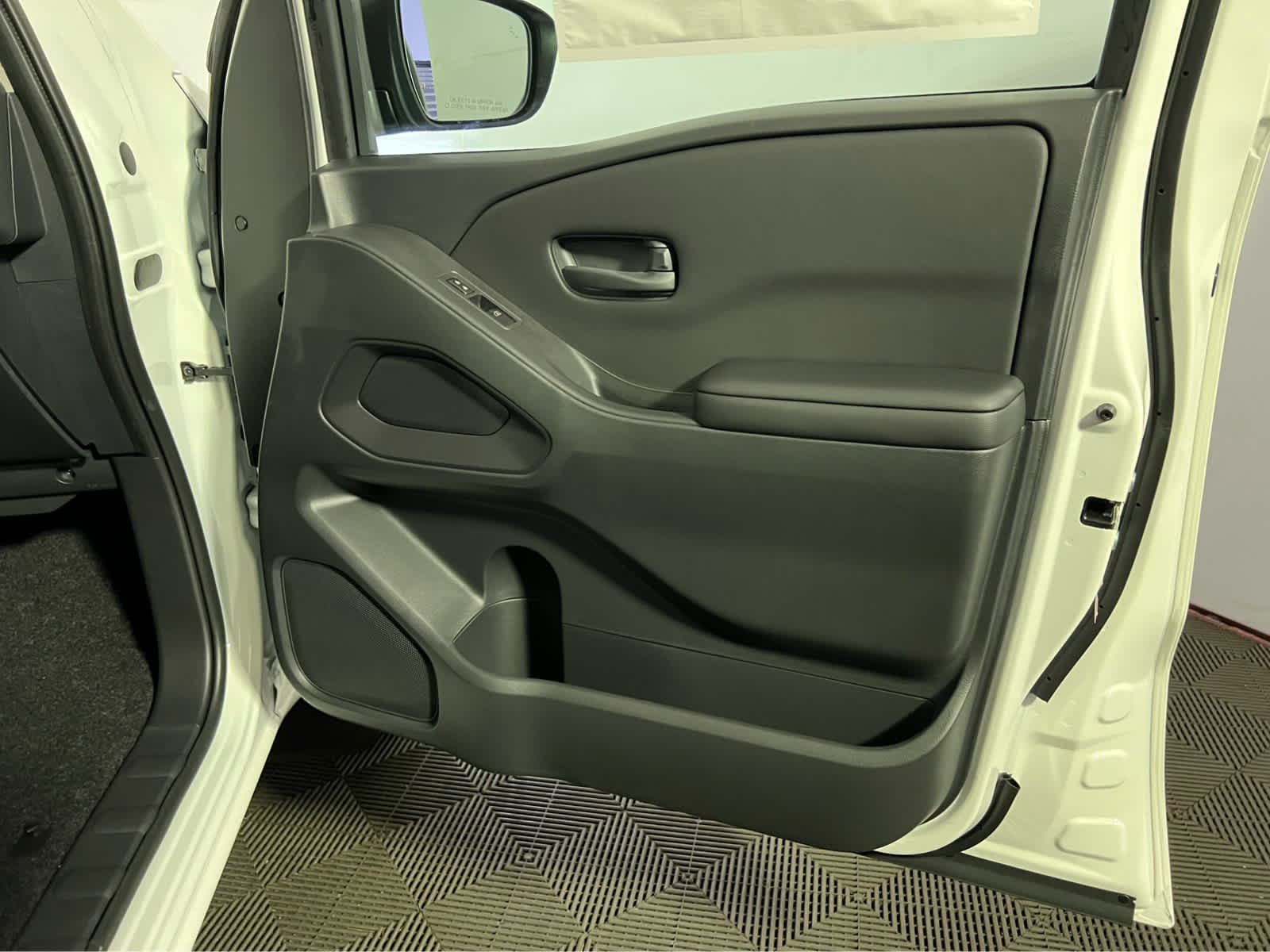 New 2026 Glacier White Nissan King Cab® S image 21