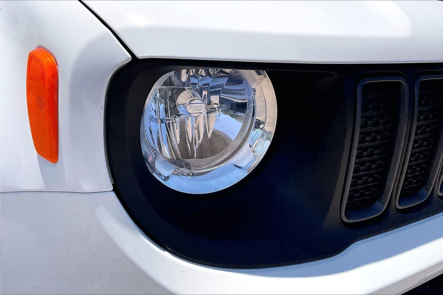 Used 2023 Alpine White Clearcoat Jeep Trailhawk image 27