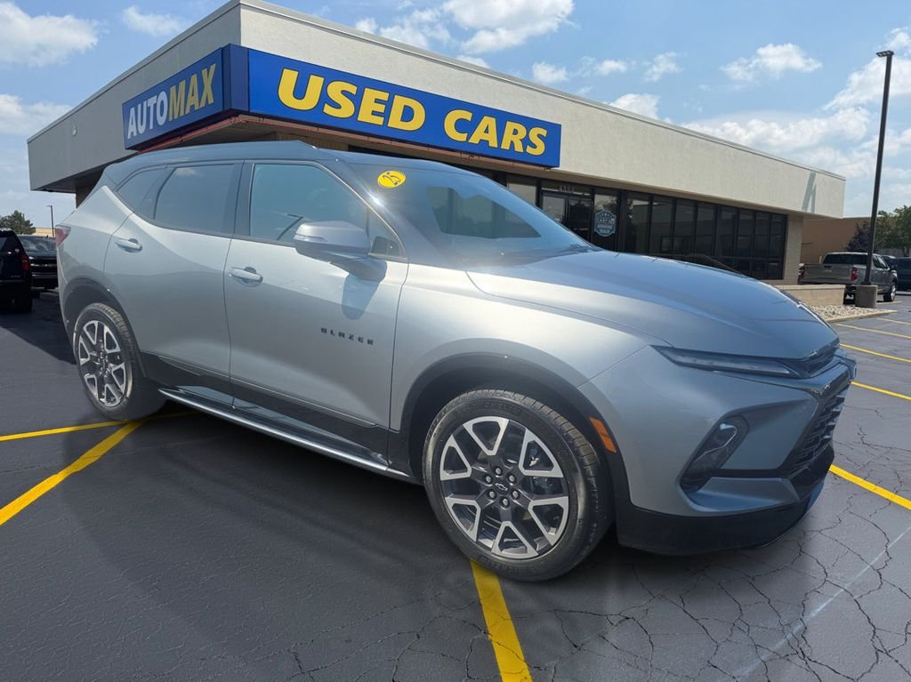 Used 2025 Sterling Gray Metallic Chevrolet RS image 4