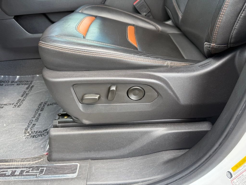Used 2022 White GMC AT4 image 6