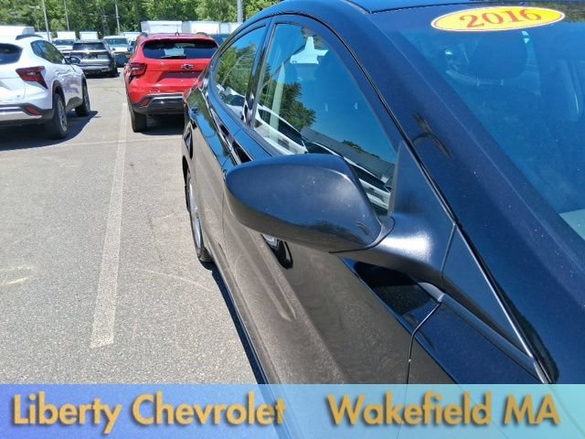 Used 2016  Hyundai SE image 8