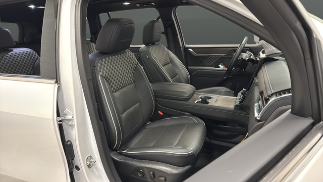 Used 2024 White Frost Tricoat GMC Denali image 24
