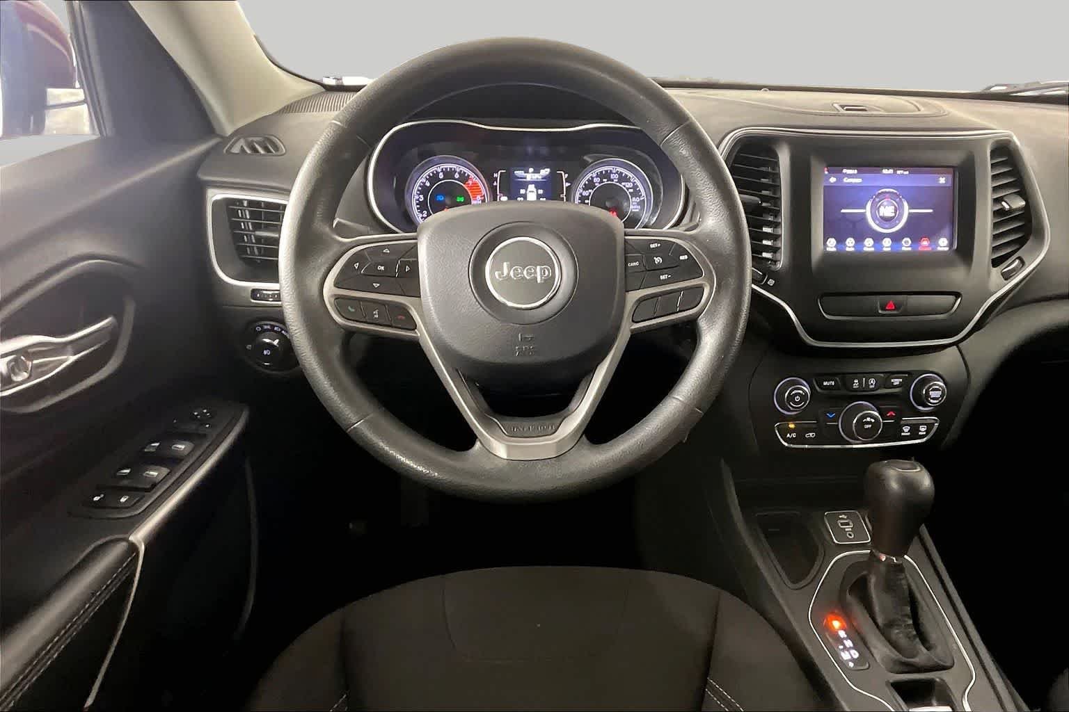 Used 2019 Velvet Red Pearlcoat Jeep Latitude image 6