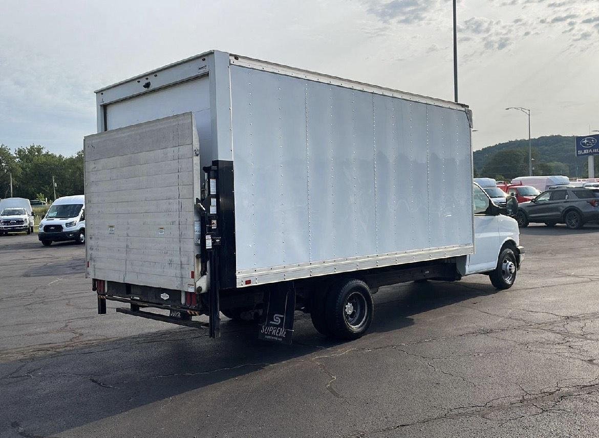 Used 2021 Summit White Chevrolet  image 5