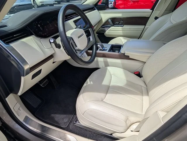 Used 2024 Gold Land Rover SE image 10