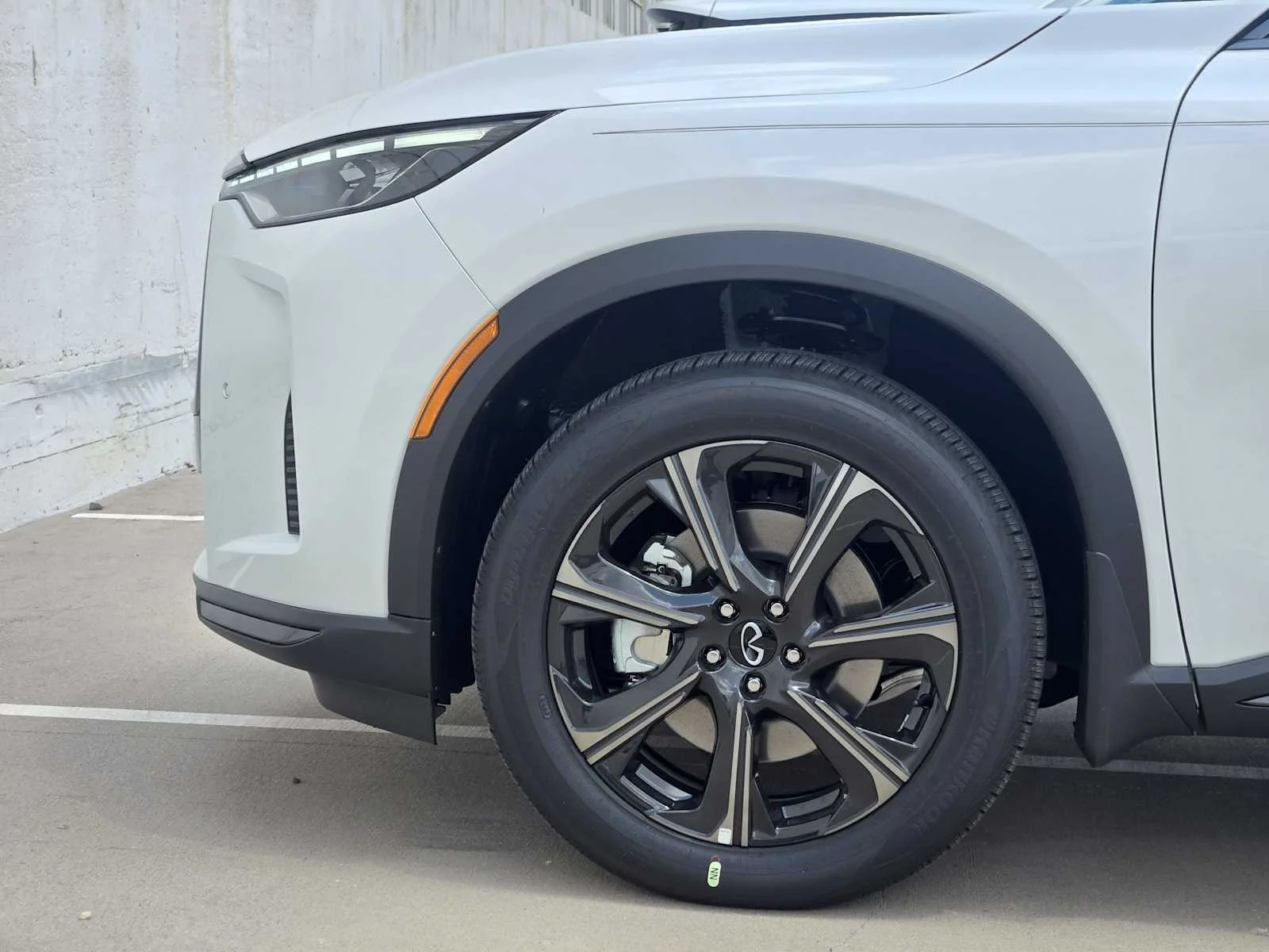 New 2027 2T RAD WHT INFINITI Autograph AWD image 6