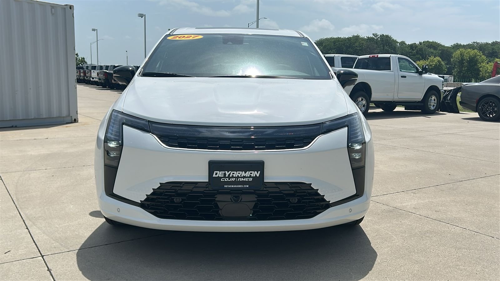 New 2027 Bright White Clear-Coat Exterior Paint Chrysler Limited image 9