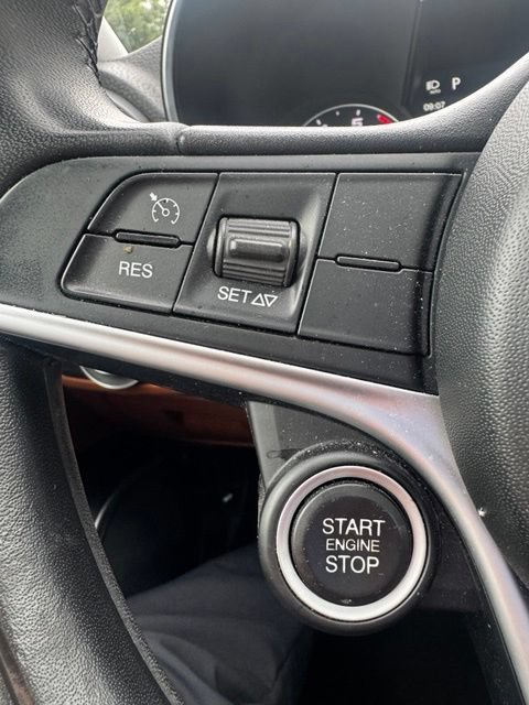 Used 2018  Alfa Romeo  image 16
